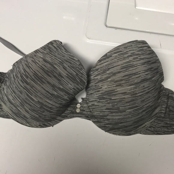 32 D Bras - Picture 2 of 4